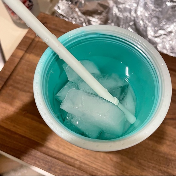 Starbucks Winter Holiday Color Changing Mint Green Venti Tumbler - Picture 7 of 14